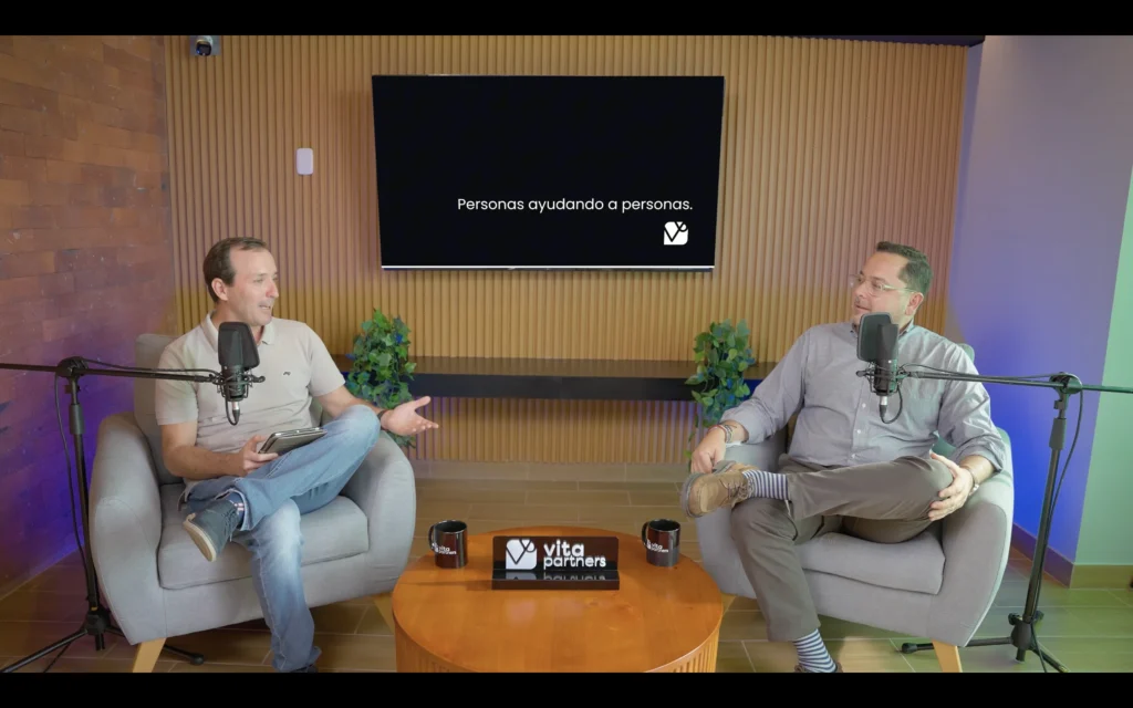 Alonso Castro Quirós y Eduardo Barriga teniendo una conversación en el podcast de Vita Partners